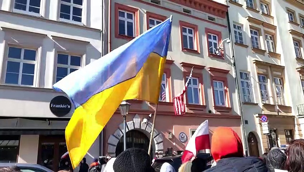 Desde Polonia, un grupo de ucranianos pide a la OTAN una zona de exclusión aérea sobre Ucrania