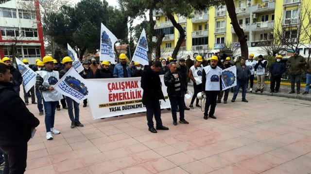 Madenciler düşük emekli maaşına tepki gösterip, yürüyüş yaptı