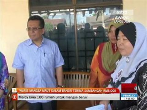 Waris mangsa maut dalam banjir terima sumbangan RM5,000