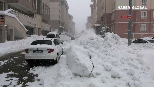 Bir şehir kara gömüldü! 260 köy yolu ulaşıma kapandı