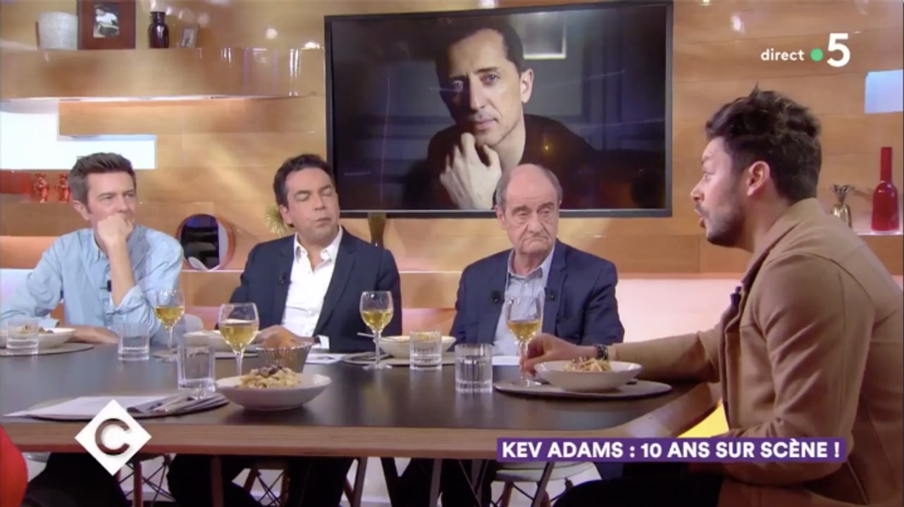 Kev Adams défend Gad Elmaleh :"Il bosse comme un dingue"