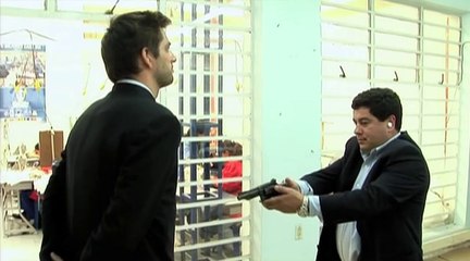 Le zapping du 31/07 : Diego Bunuel se fait tirer dessus pour tester un costume en kevlar !