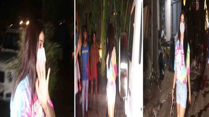 Jahnvi Kapoor Pali Bhavan Cafe के बाहर हुईं Spott, मीडिया को किया नजरअंदाज | FilmiBeat