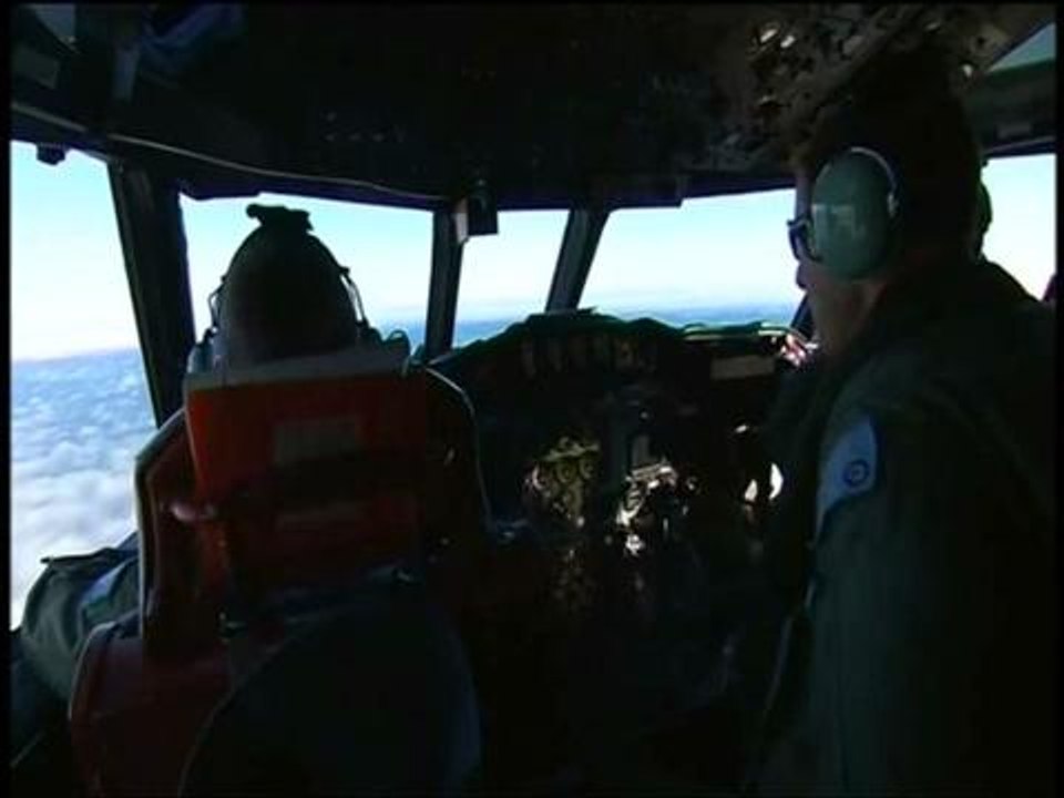 Australia to step up missing plane search