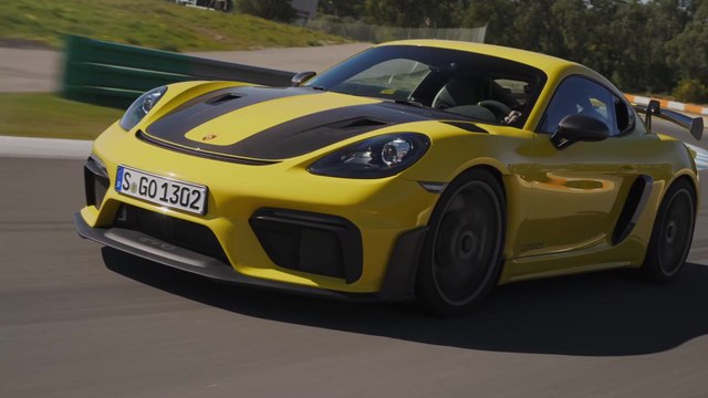 The new Porsche 718 Cayman GT4 RS in Racing Yellow Driving Video