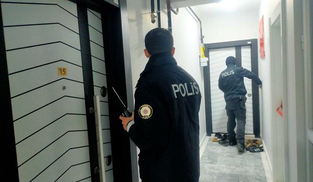 Polis kapı kapı dolaşıp uyandırdı, binada yaşayanlar tahliye edildi