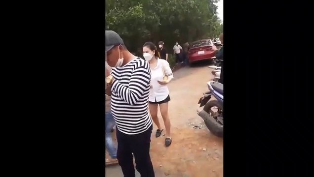 Thêm clip nô nức về quê nghèo chốt đất như đi hội