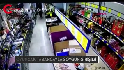 Oyuncak tabancayla markette soygun girişiminde bulunan çarşaflı şüpheliler kamerada