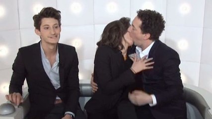 Zapping du 08/01 : Grosse "pelle" entre Charlotte Le Bon et Guillaume Gallienne !