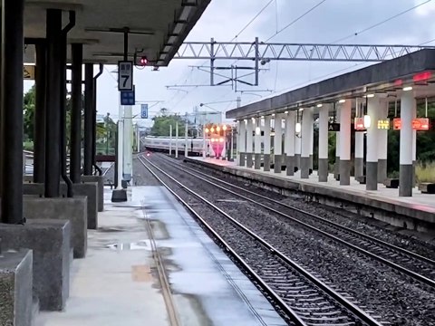 This train is going from Fuli to Taipei#忠駝論壇 #satisfying #satisfy #train #fyp #fypシ #foryou #foryoupage #standwithukraine