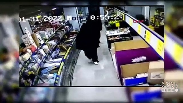 Çarşaf giyip market soymaya kalkıştılar