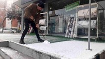 Yoğun kar yağışı Anadolu Yakası'nda etkisini göstermeye devam ediyor