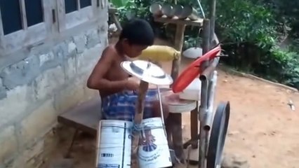 Découvrez l'incroyable talent d'un jeune musicien indien