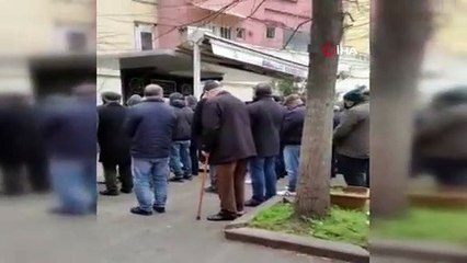 Cenaze sırasında öyle bir şey dedi ki... Cemaat şoke oldu: O anlar kamerada