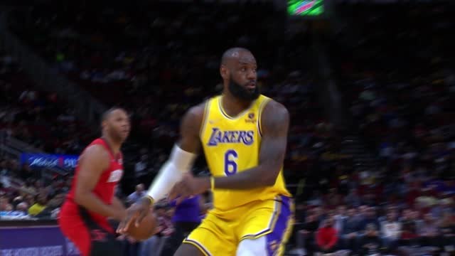 Gordon puts LeBron on skates