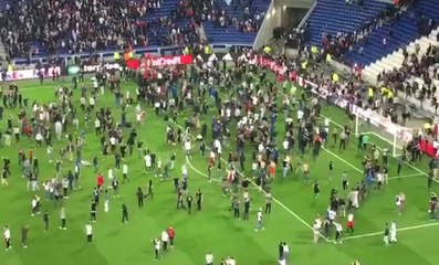 Pelouse envahie Lyon / Besiktas Istambul