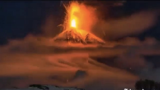 Vivez l'incroyable éruption du volcan de Klioutchevskoï comme si vous y étiez