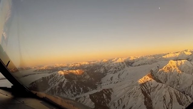 Nouvelle-Zélande : Découvrez le magnifique paysage de Queenstown depuis le cockpit d'un avion
