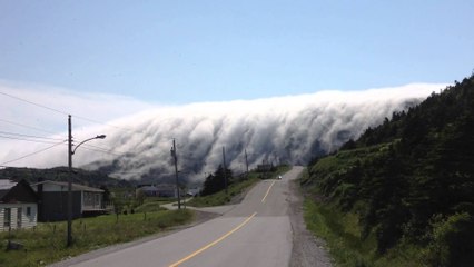 Une incroyable cascade de brouillard au Canada