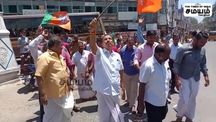 நாங்க ஜெயிச்சிட்டோம்; பட்டாசு வெடித்து கொண்டாடிய பாஜகவினர்!