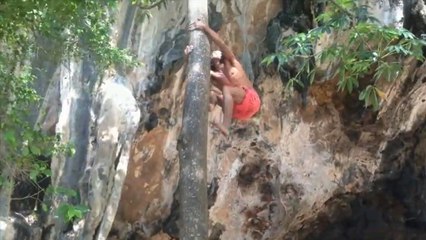 Ce Thaïlandais peut grimper en haut d’un arbre en moins de 10 secondes !