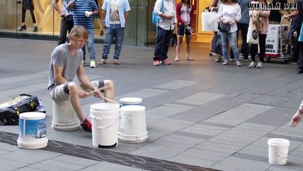 Ce batteur de rue australien est incroyable !
