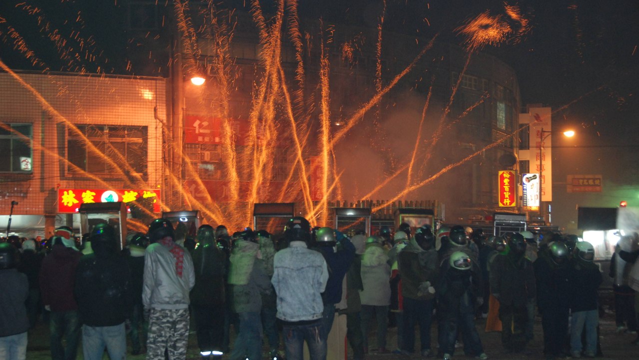 C'est le feu d'artifice le plus dangereux du monde !
