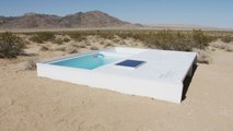 Une piscine cachée en plein milieu du désert