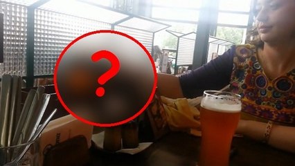 Dans ce restaurant tchèque, ce ne sont pas des serveurs qui vous apportent votre verre
