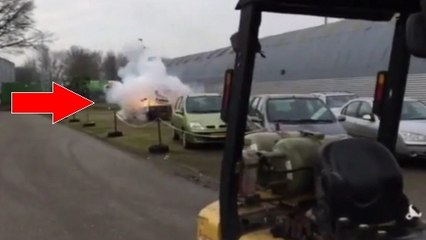 Pays-Bas : ils font exploser des feux d'artifice dans une voiture