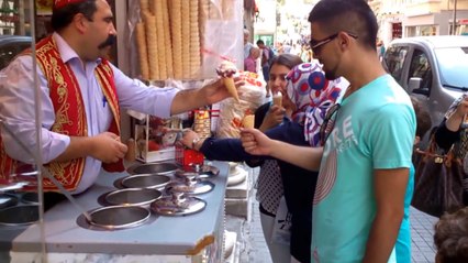Ce marchand de glaces turc est le plus drôle du monde