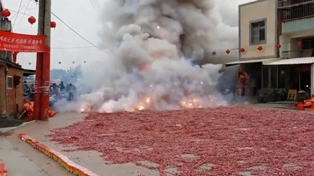 Chine : l'explosion de pétards la plus hallucinante du monde