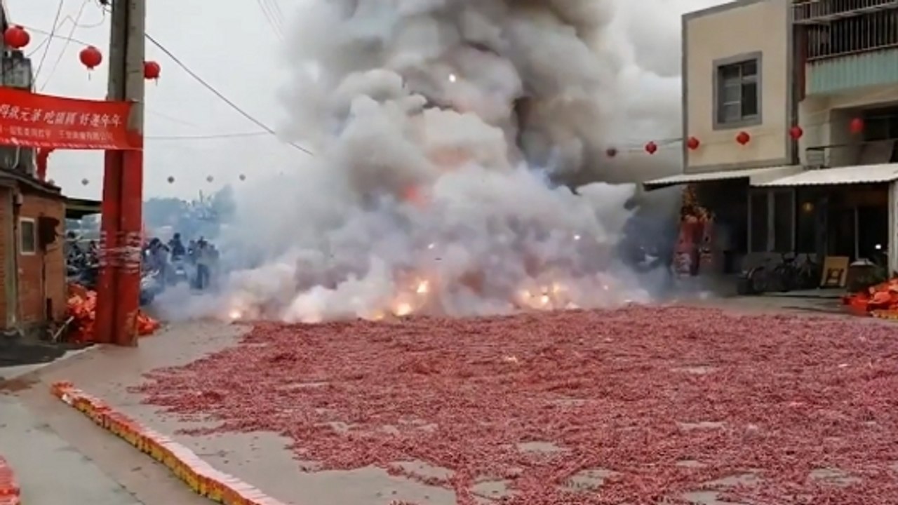 Chine : l'explosion de pétards la plus hallucinante du monde
