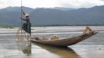 La technique unique au monde des pêcheurs de l'ethnie Intha