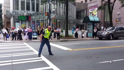 Ce policier américain se prend pour Michael Jackson