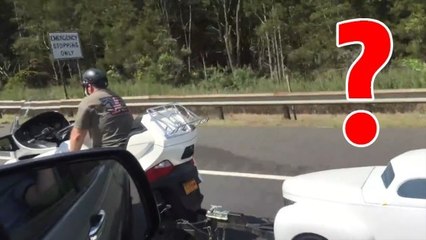 Des automobilistes croisent un étrange véhicule sur une route américaine