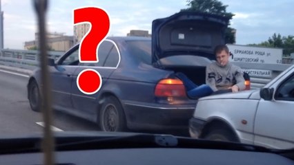 Pour dépanner cette voiture, ces Russes ont imaginé une technique très spéciale