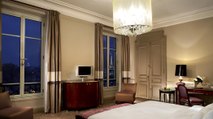 Top 5 des objets insolites oubliés dans des chambres d'hôtels parisiens