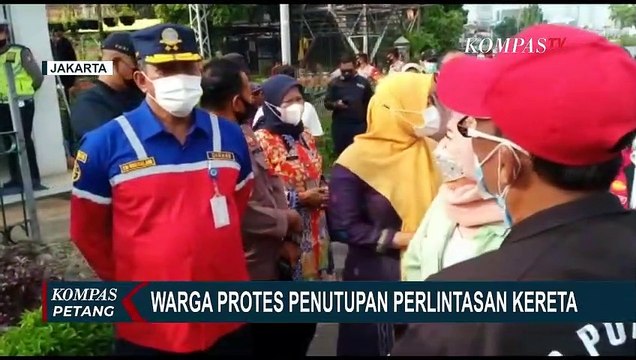 Jadi Satu-Satunya Akses Utama Sumber Penghasilan, Warga Protes Penutupan Perlintasan Kereta Api
