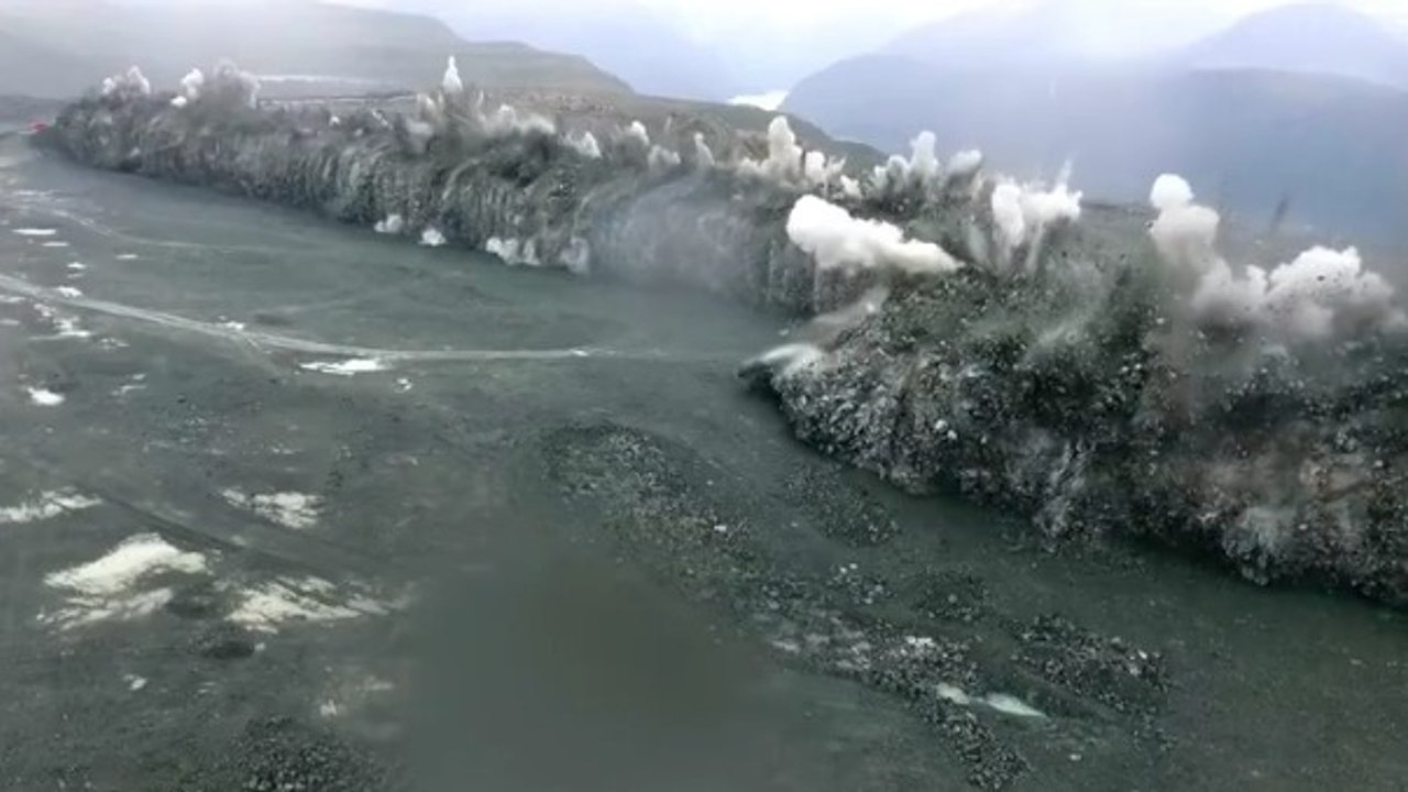 En Norvège, ils font exploser un mur de pierre avec 68 tonnes de dynamite !