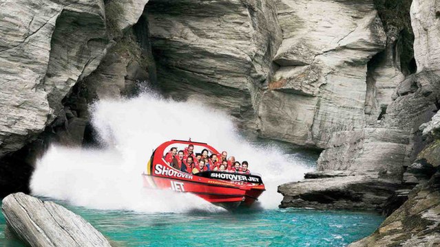 Shotover River (Nouvelle-Zélande) : faire du jet boat à plus de 80 km/h pour des sensations garanties