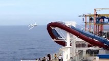 Un avion militaire Falcon frôle un bateau de croisière
