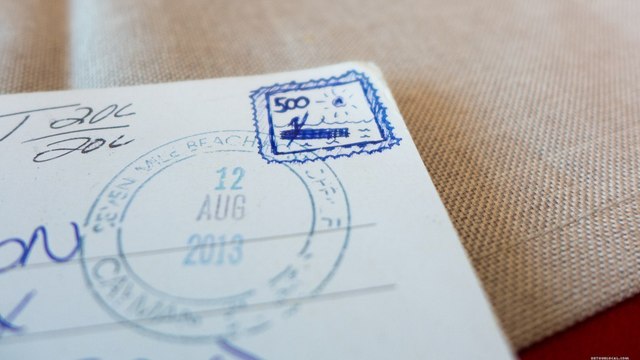 Découvrez comment envoyer vos cartes postales sans timbre