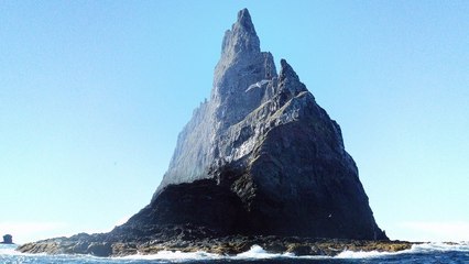 La pyramide de Ball, l'île où rien ne vit ni survit