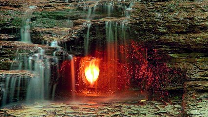 Chestnut Ridge Park : le mystère de la flamme éternelle cachée sous une cascade