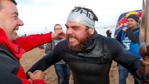 Incroyable exploit, il a fait le tour de la Grande-Bretagne à la nage