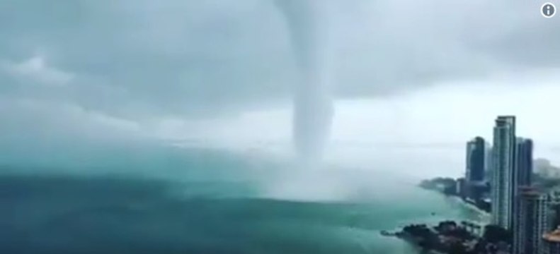 Insolite : Les images impressionnantes d'une tornade d'eau en Malaisie