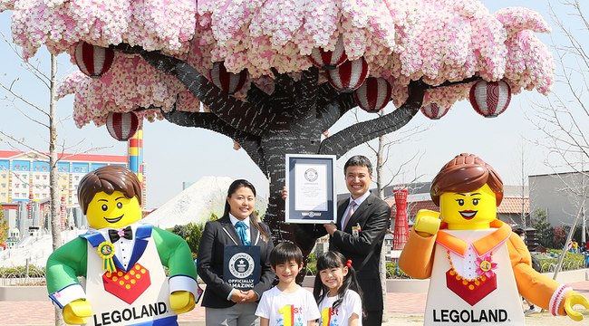 Ce cerisier n’est pas comme les autres : il a été construit avec plus de 880 000 briques de LEGO