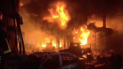 Bilan meurtrier après un incendie dévastateur au Bangladesh