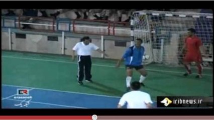 Evo Morales et Mahmoud Ahmadinejad taquinent le cuir